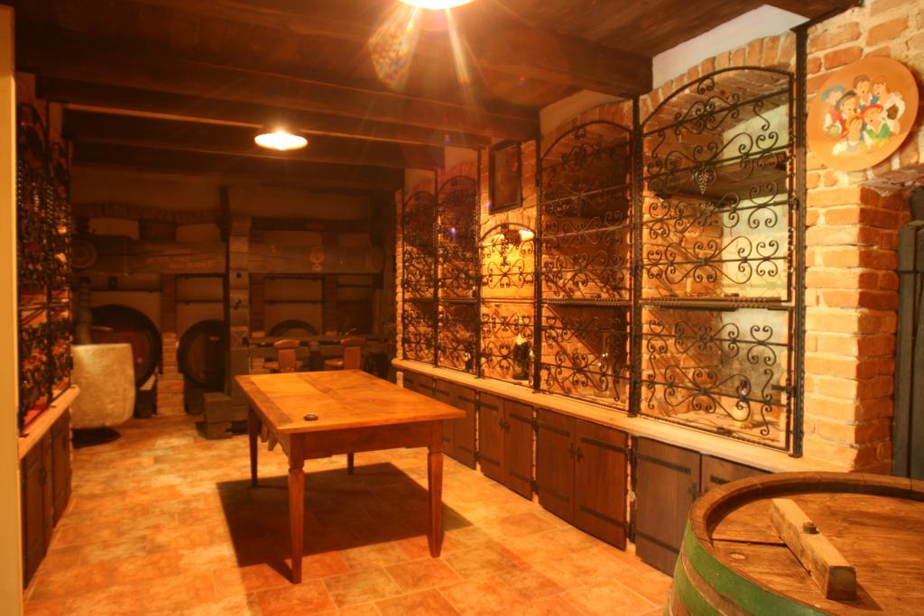 Villa Les With Hot Tub & Sauna Brežice Стая снимка