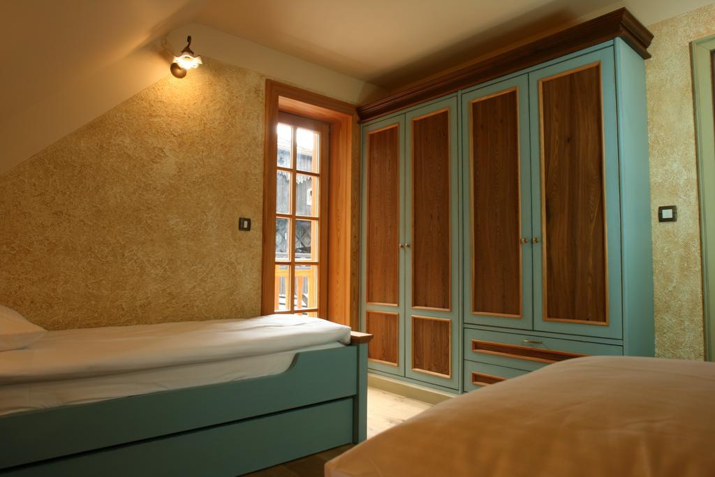 Villa Les With Hot Tub & Sauna Brežice Стая снимка
