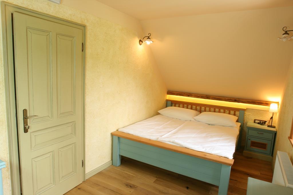 Villa Les With Hot Tub & Sauna Brežice Стая снимка