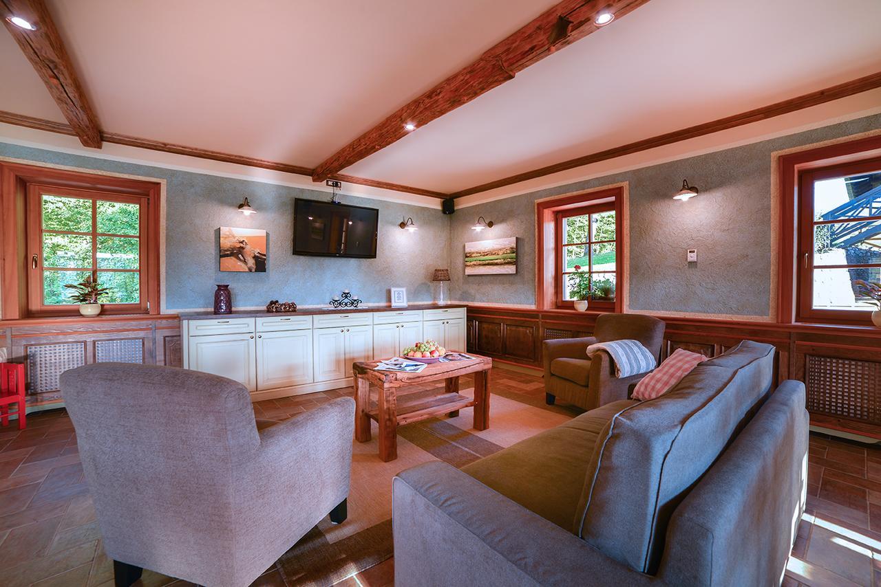 Villa Les With Hot Tub & Sauna Brežice Екстериор снимка